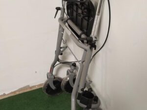 Repasované chodítko s košíkem, výškově nastavitelný - Image 8