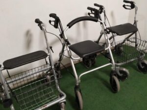 Repasované chodítko s košíkem, výškově nastavitelný - Image 11