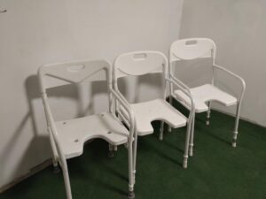 Repasovaná sprchovací židle výškově nastavitelná - šíře sedu 47 cm - Image 4