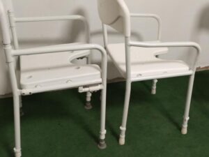 Repasovaná sprchovací židle výškově nastavitelná - šíře sedu 47 cm - Image 6