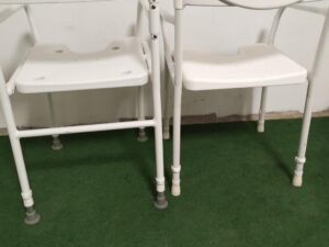 Repasovaná sprchovací židle výškově nastavitelná - šíře sedu 47 cm - Image 7