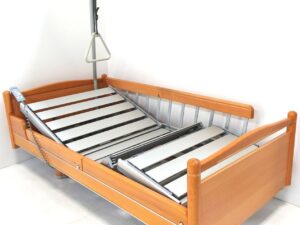 VÝHODNÝ SET: Polohovací postel VÖLKER | Zdravotní matrace | Polohovací stolek - Image 2